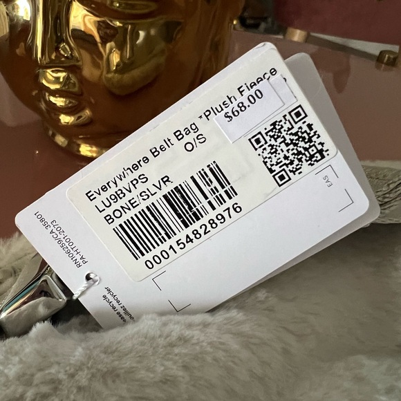 NWT Special Edition LULULEMON everywhere plush Bag/SOLD OUT - Picture 6 of 6